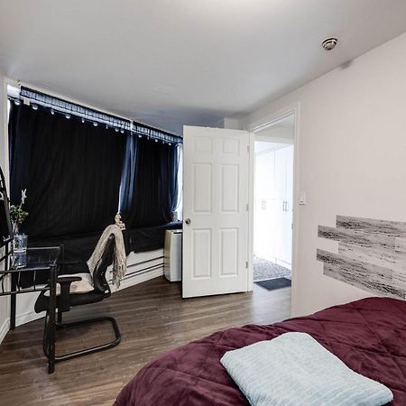 Bright Parkdale Court - Little Portugal W/ Free Parking Apartment Toronto Luaran gambar
