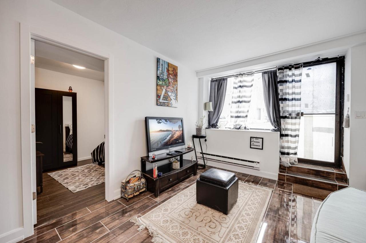 Bright Parkdale Court - Little Portugal W/ Free Parking Apartment Toronto Luaran gambar