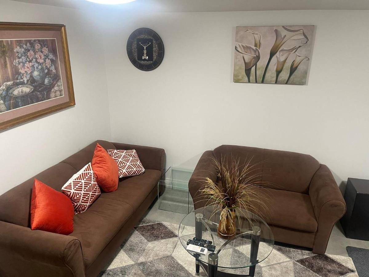 Bright Parkdale Court - Little Portugal W/ Free Parking Apartment Toronto Luaran gambar