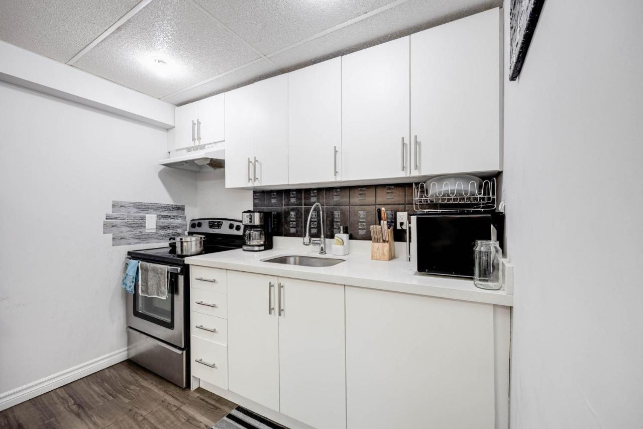 Bright Parkdale Court - Little Portugal W/ Free Parking Apartment Toronto Luaran gambar
